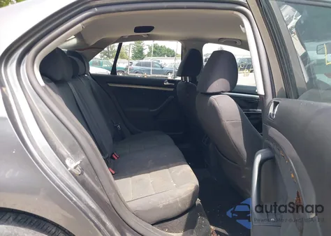 2010 Volkswagen Jetta S z USA, uszkodzony, nr VIN 3VWJZ7AJ5AM007189